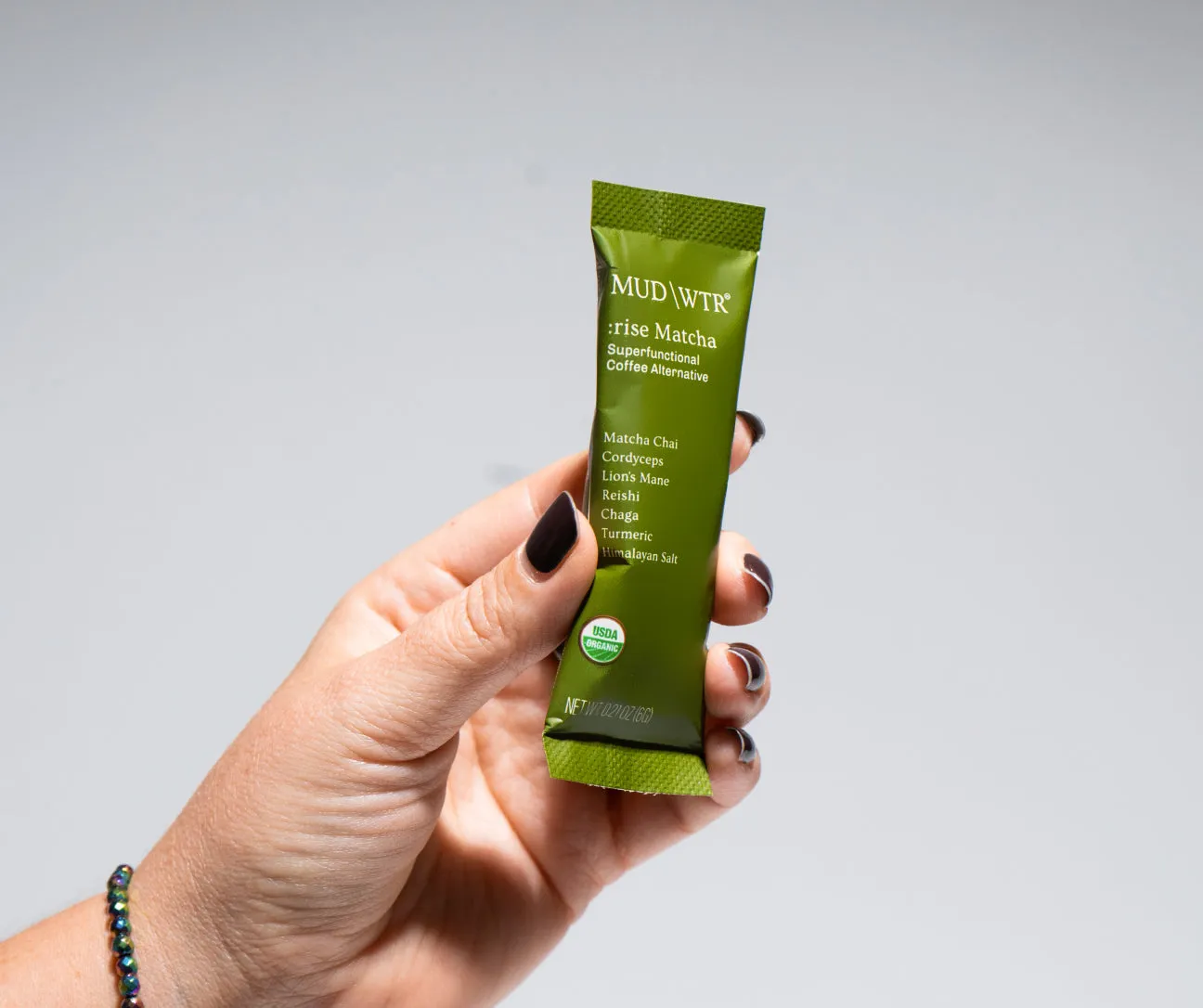 MUD\WTR Matcha Stick Packs matchajauhe annospusseissa